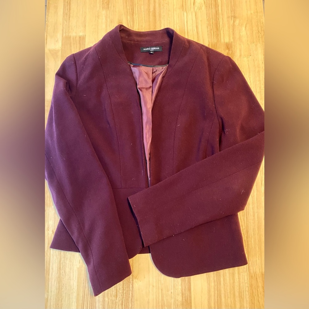 Mario Serrani burgundy blazer, size 6. Clasp closure.